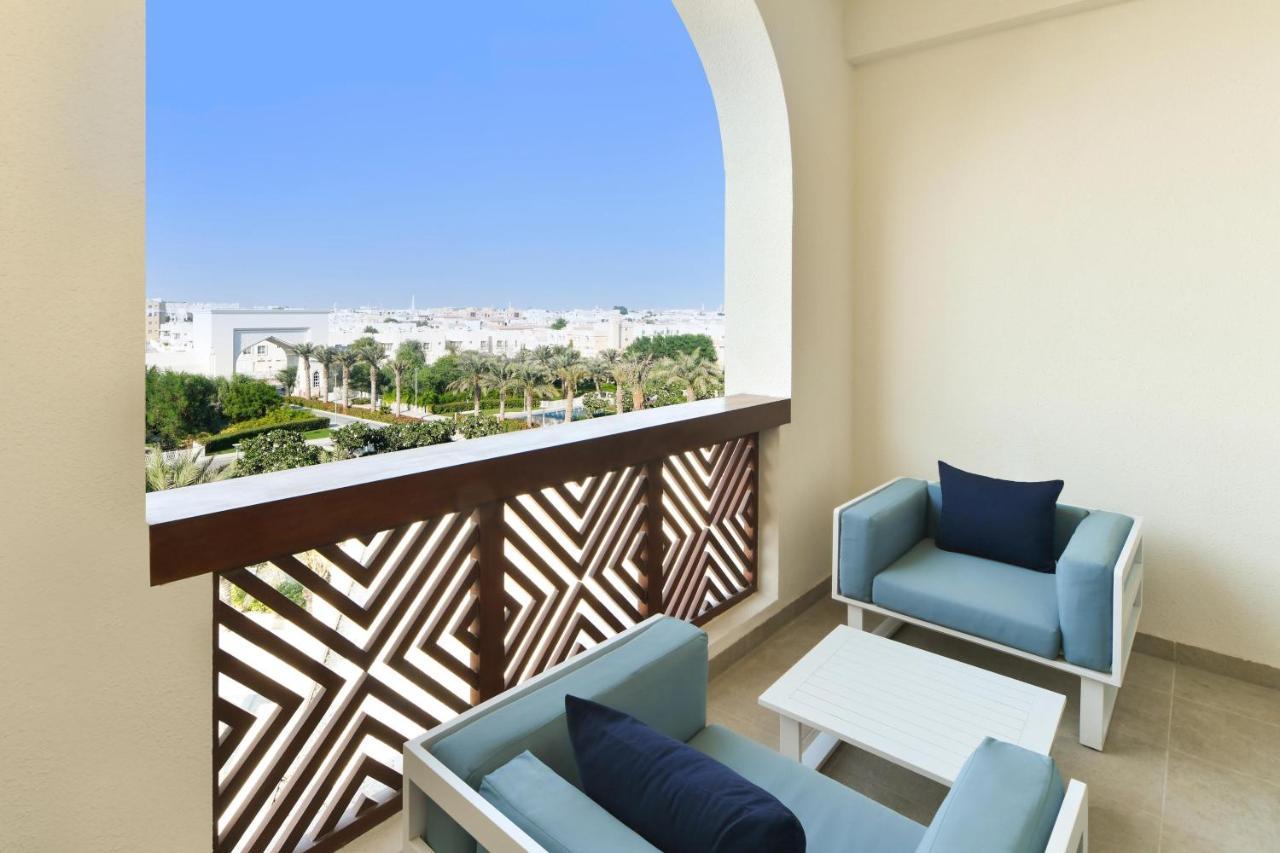 多哈阿尔梅斯拉豪华典藏水疗度假村 外观 照片 A balcony at the hotel