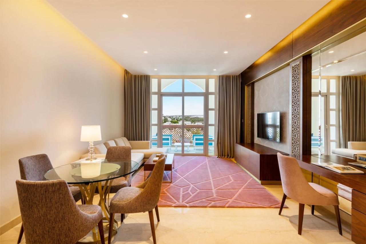 多哈阿尔梅斯拉豪华典藏水疗度假村 外观 照片 A suite at the hotel
