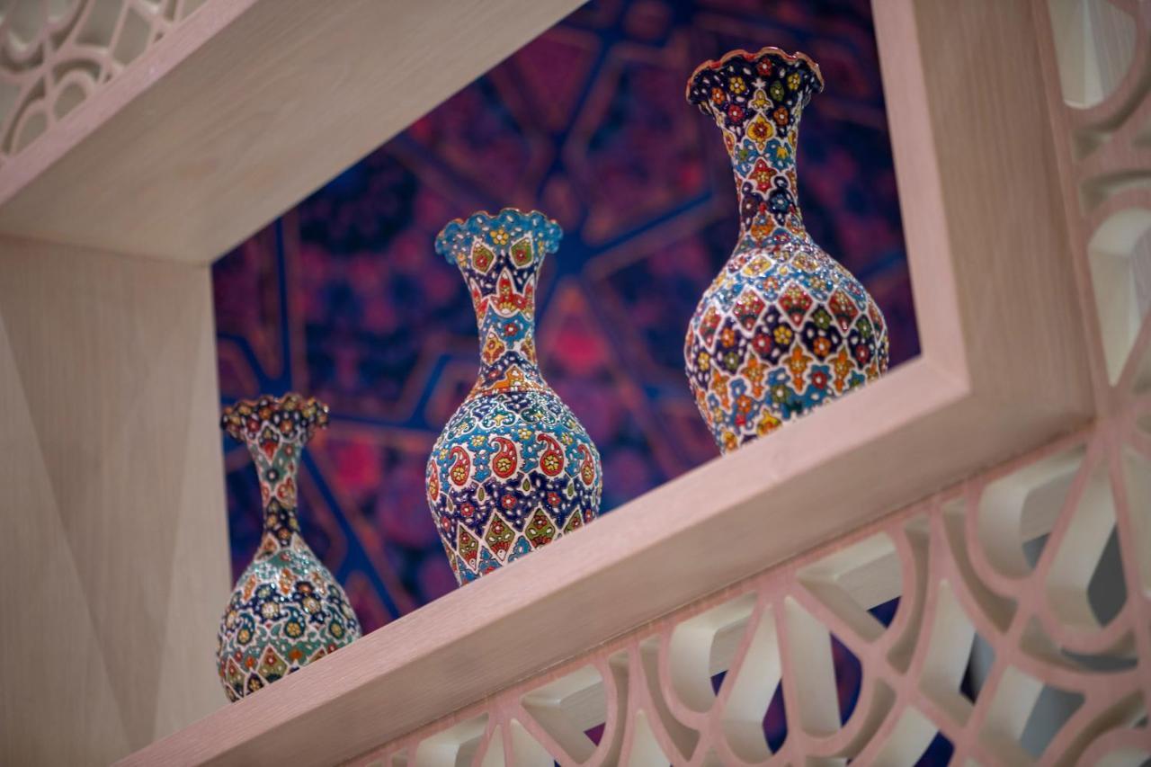 多哈阿尔梅斯拉豪华典藏水疗度假村 外观 照片 Vases in the palace