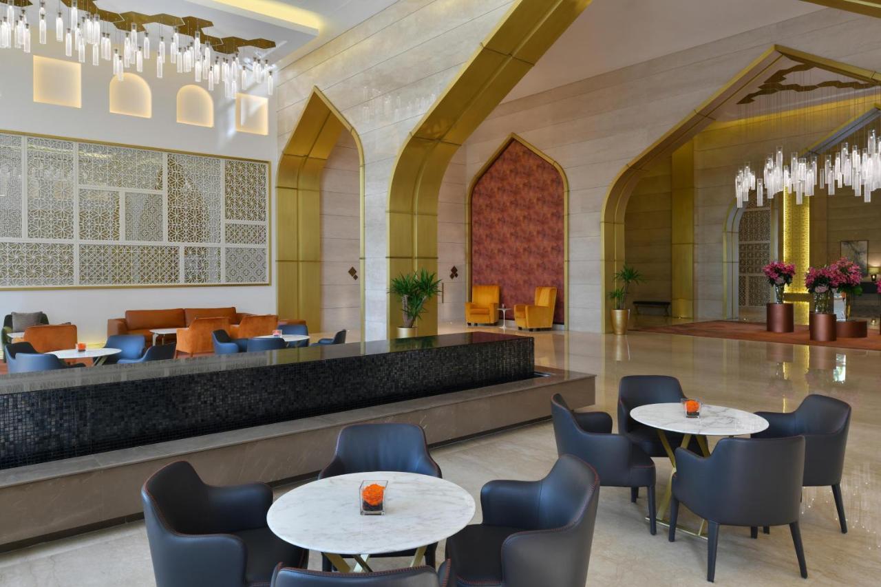 多哈阿尔梅斯拉豪华典藏水疗度假村 外观 照片 The lobby of the hotel