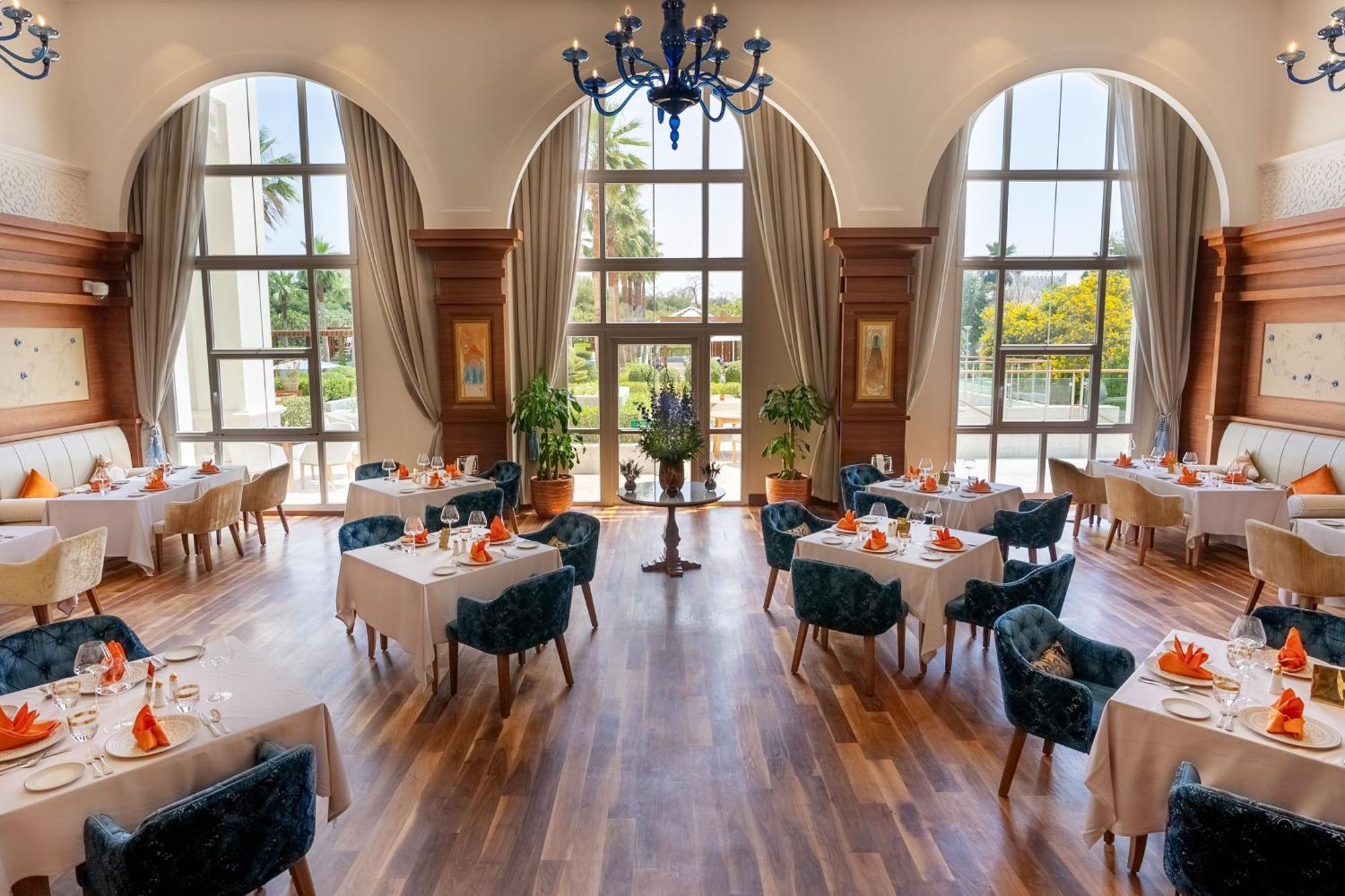 多哈阿尔梅斯拉豪华典藏水疗度假村 外观 照片 The restaurant at the hotel